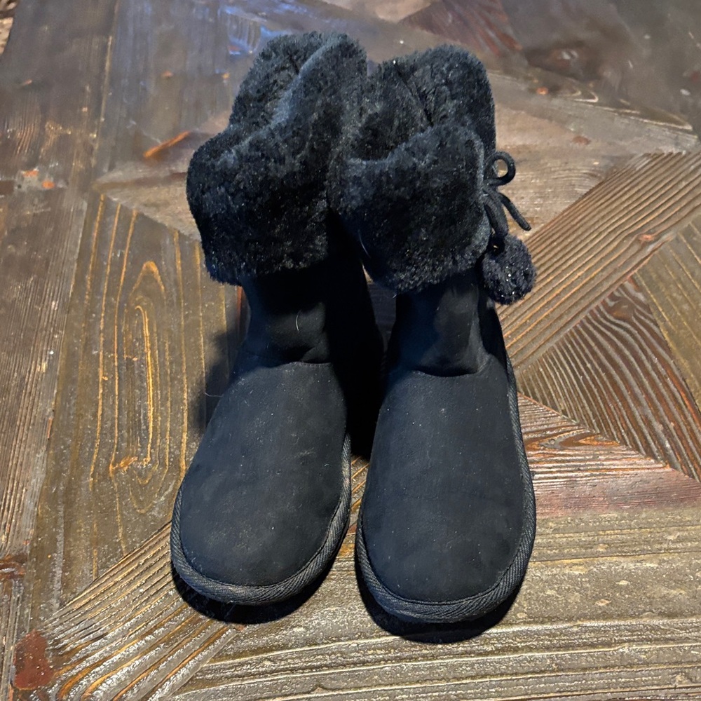 Stylish Black Kids Boots with Fur Trim size 2